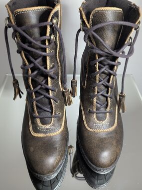 Timberland Dark Brown Leather Heeled Lace-Up Boots with Tan Trim, Size 6.5
